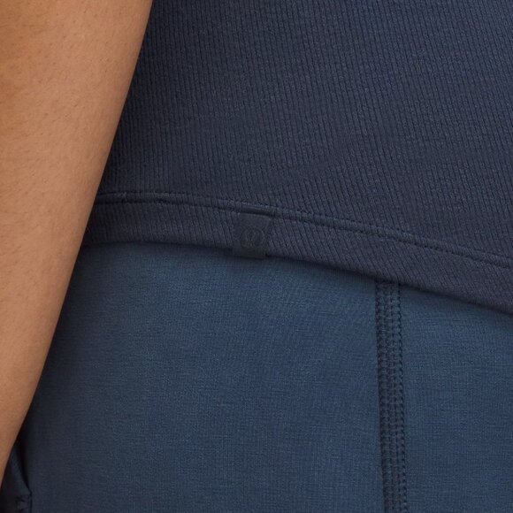 NWT! Lululemon 'Hold Tight' Short-Sleeve Shirt True Navy Size 6 - Picture 5 of 5